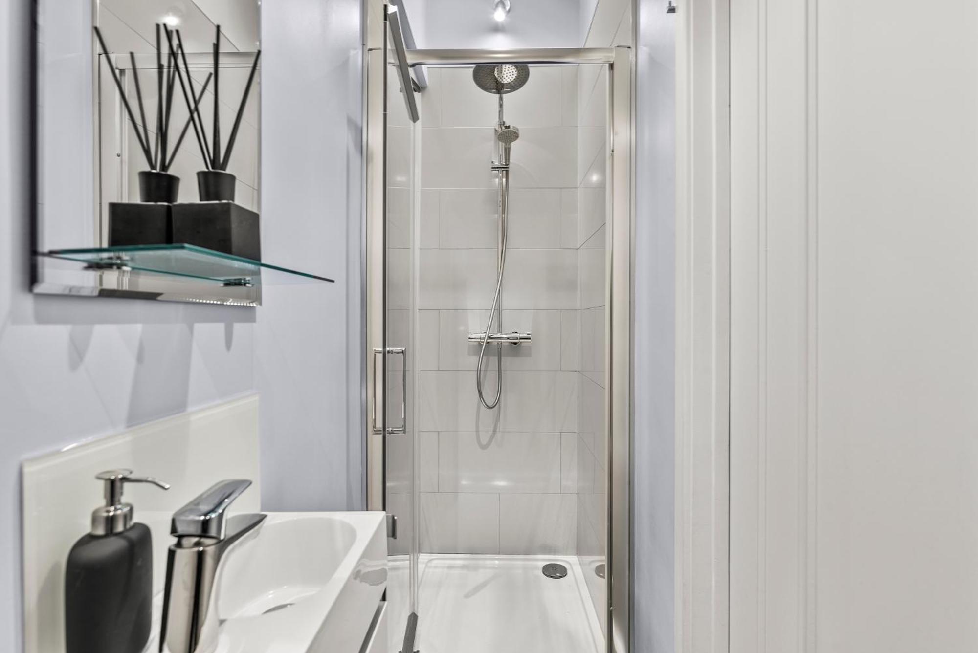 Elegant Retreat In Cheltenham - Garden & Parking Included Luaran gambar